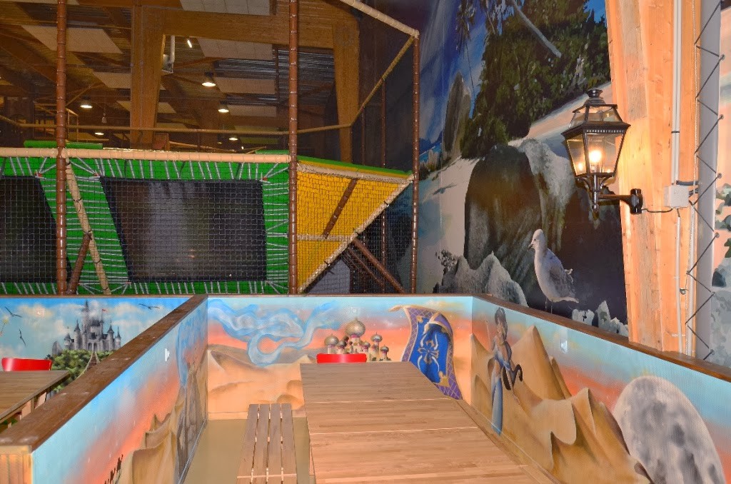 Grande table et coin dédié pour les anniversaires